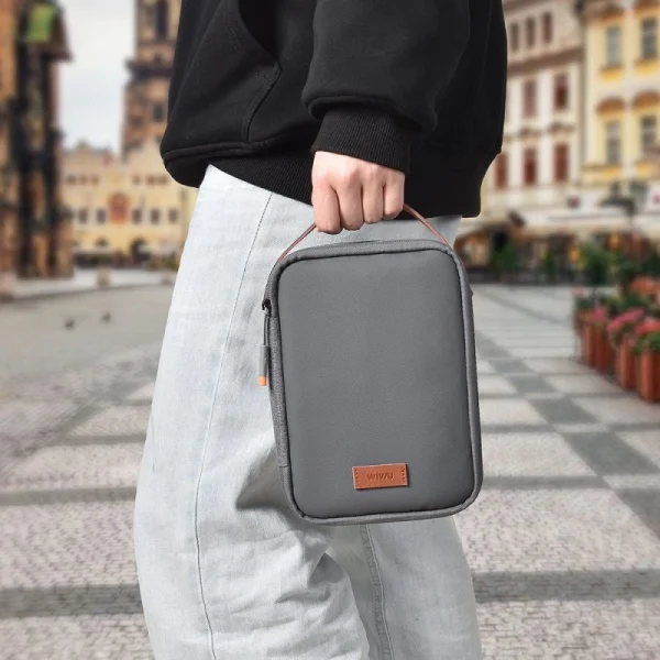 WiWU Minimal Tech Pouch – Ultimate organization for your gadgets, offering sleek storage for cables, chargers, power banks, earphones, and more with a minimalist design and durable, water-resistant fabric.